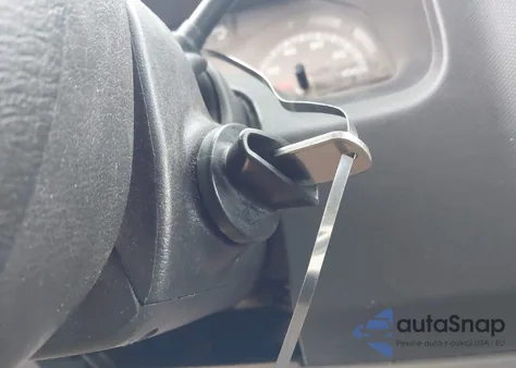 2010 Ford E-350 Super Duty z USA, uszkodzony, nr VIN 1FBSS3BL6ADA52176